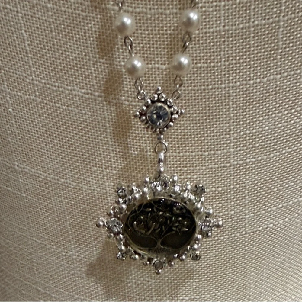 VSA EVITA CLOISTER TREE OF LIFE WITH PEARL BEADED NECKLACE - NWT - Picture 6 of 10